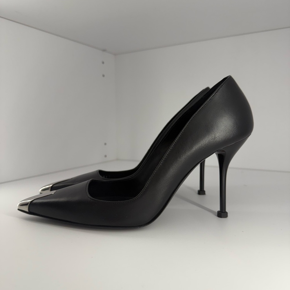 Alexander McQueen Black Heels with Silver Tips - Picture 2 of 4